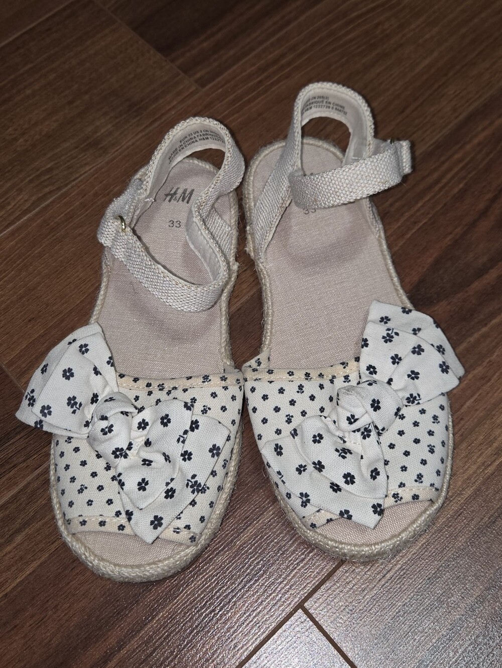 H&M Girls Cream Floral Bow Sandals | Size 33 / Us 2